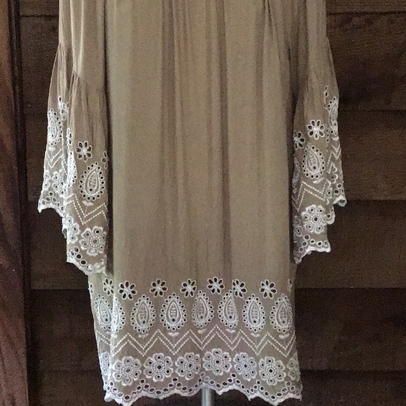 SALE! Flowing Boho Embroidered Tunic - Picture 6 of 13